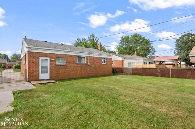 21313 Tanglewood Street, Saint Clair Shores, MI 48082