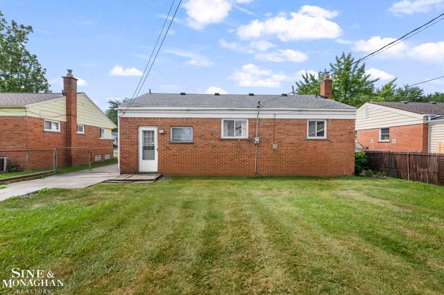 21313 Tanglewood Street, Saint Clair Shores, MI 48082