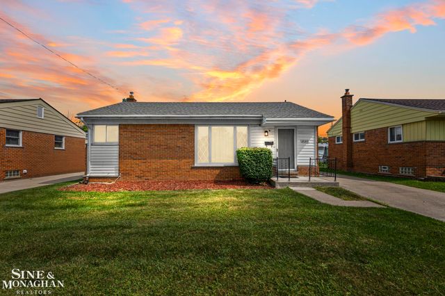 21313 Tanglewood Street, Saint Clair Shores, MI 48082