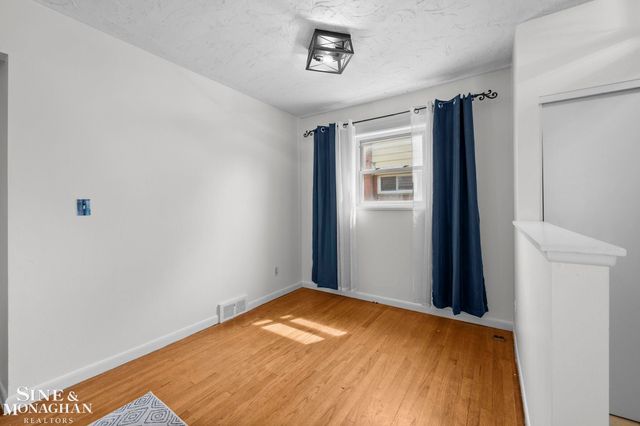 21313 Tanglewood Street, Saint Clair Shores, MI 48082