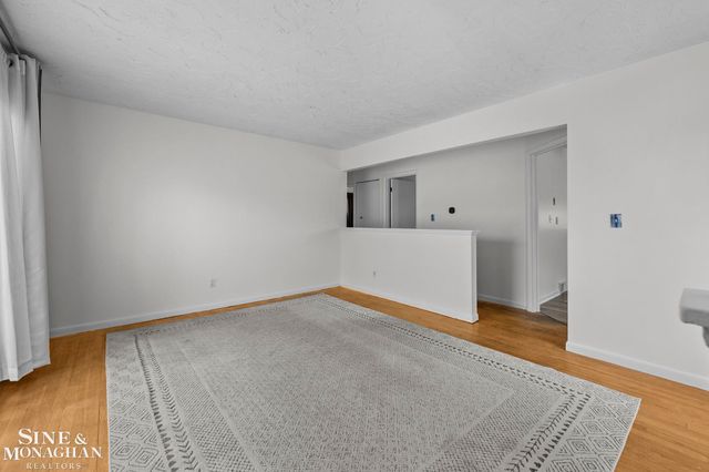 21313 Tanglewood Street, Saint Clair Shores, MI 48082