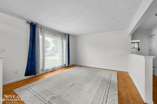 21313 Tanglewood Street, Saint Clair Shores, MI 48082