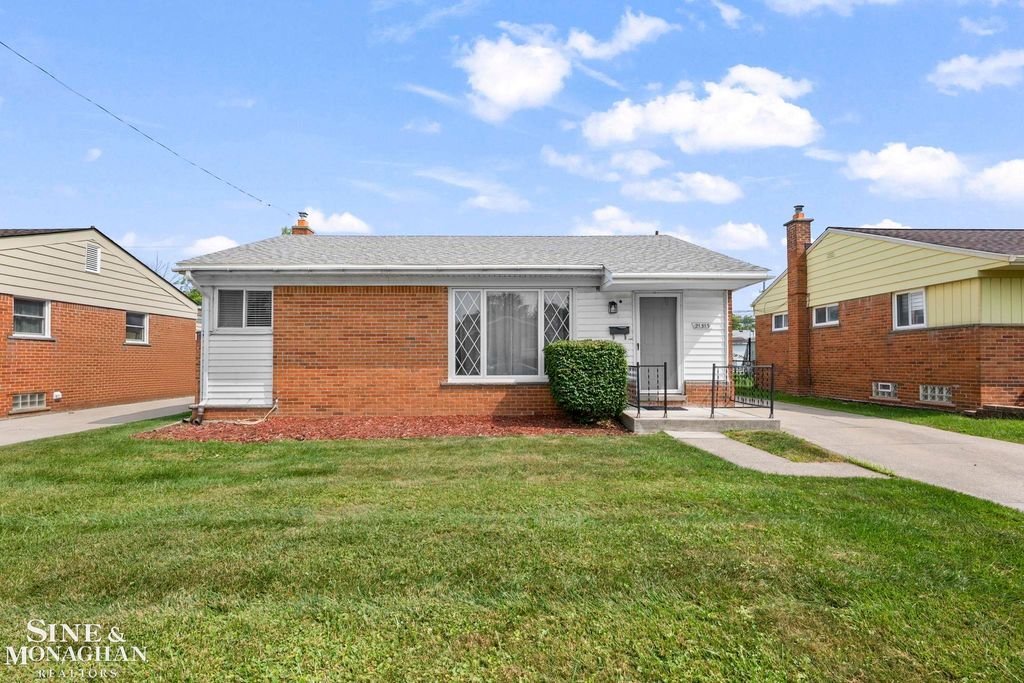 21313 Tanglewood Street, Saint Clair Shores, MI 48082