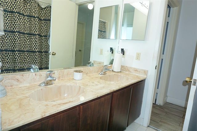 7952 NW 51st Ct, Lauderhill, FL 33351