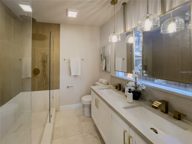 5516 GOLDEN DRIVE, Tampa, FL 33634