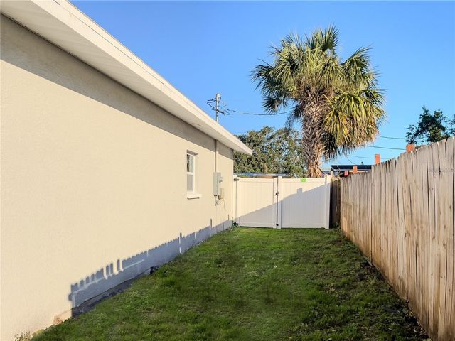 5516 GOLDEN DRIVE, Tampa, FL 33634