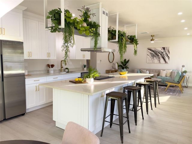 5516 GOLDEN DRIVE, Tampa, FL 33634