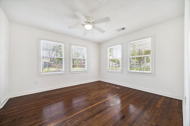 1907 Ave N, Rosenberg, TX 77471