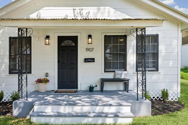 1907 Ave N, Rosenberg, TX 77471
