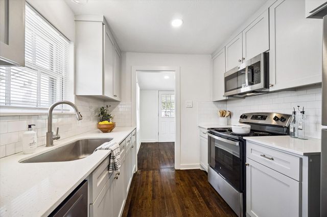 1907 Ave N, Rosenberg, TX 77471