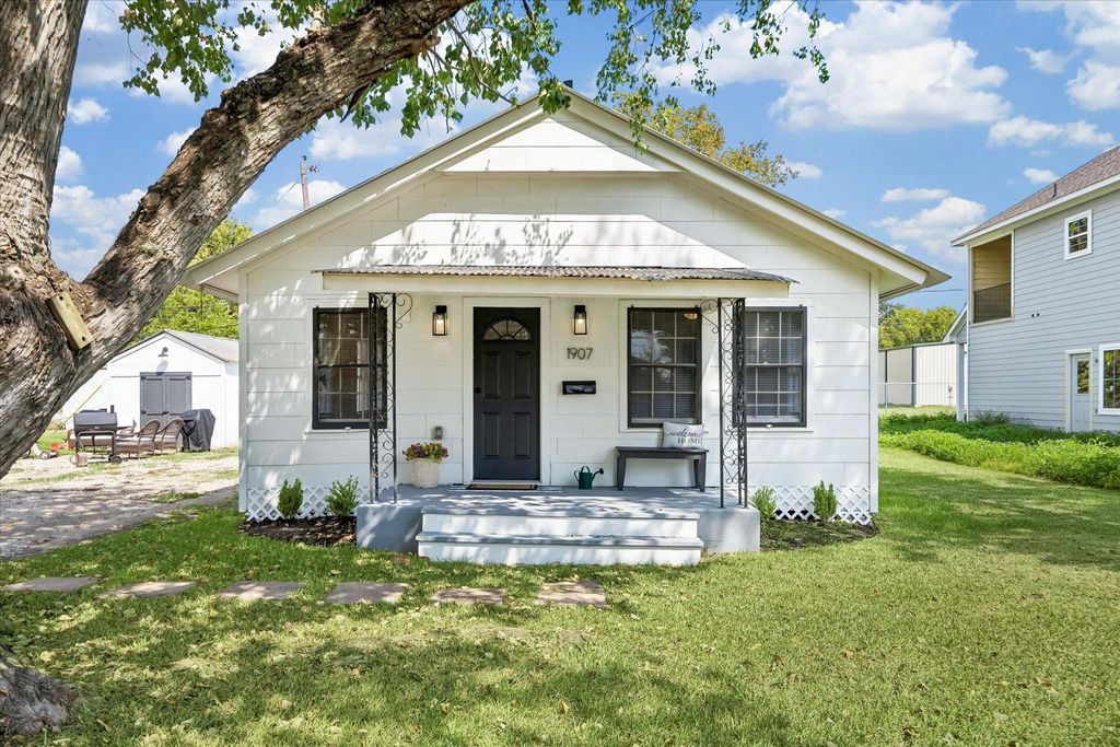 1907 Ave N, Rosenberg, TX 77471