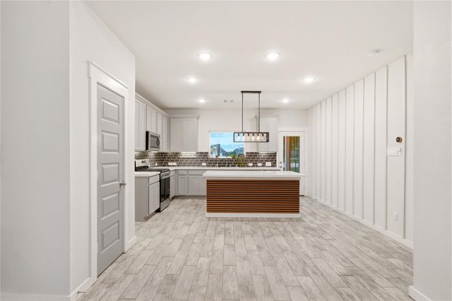 2705 Bernadino Drive, La Marque, TX 77568