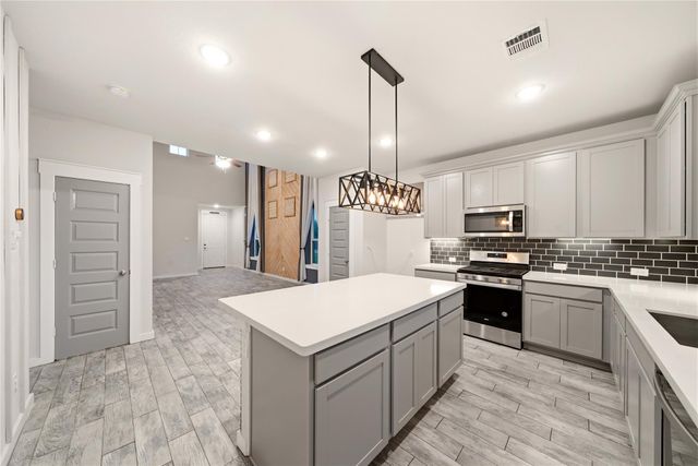 2705 Bernadino Drive, La Marque, TX 77568