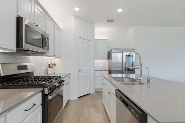 704 Pistachio Parkway, Forney, TX 75126