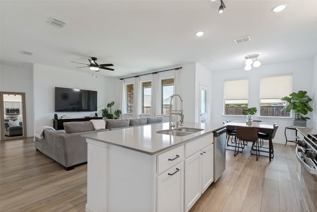 704 Pistachio Parkway, Forney, TX 75126