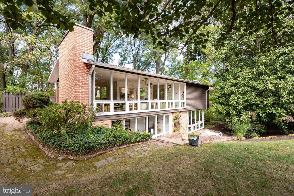 1919 MARTHAS RD, Alexandria, VA 22307