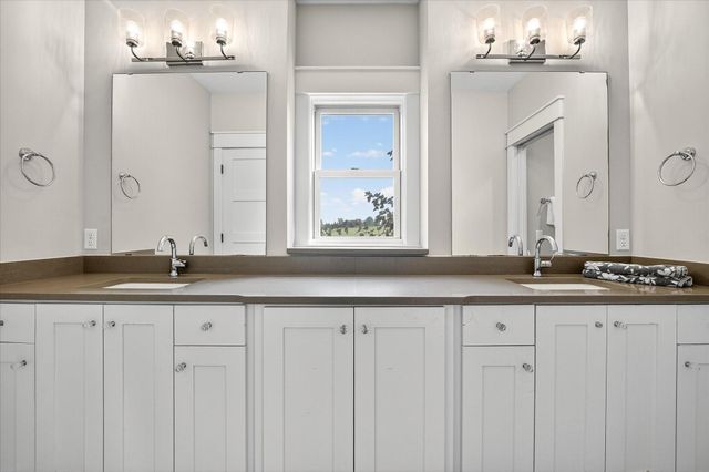 7604 E 250th Street, Elko New Market, MN 55020