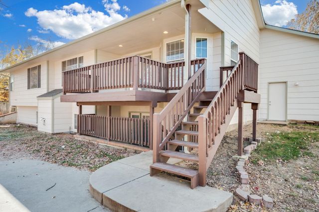 8811 W Britton Ct, Wichita, KS 67205