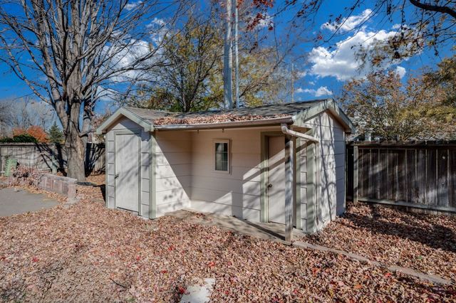 8811 W Britton Ct, Wichita, KS 67205