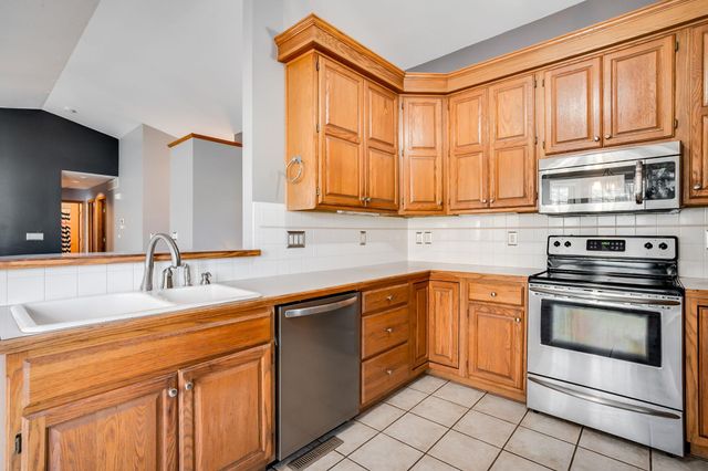 8811 W Britton Ct, Wichita, KS 67205