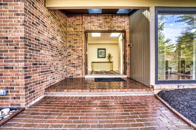 275 Pine Ridge Drive, Bloomfield Hills, MI 48304