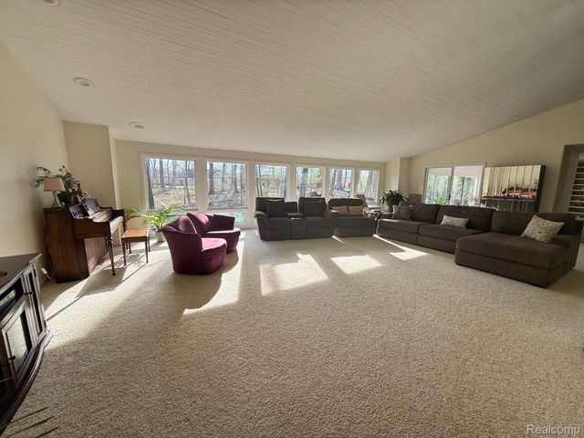 275 Pine Ridge Drive, Bloomfield Hills, MI 48304