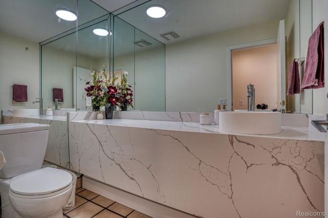 275 Pine Ridge Drive, Bloomfield Hills, MI 48304