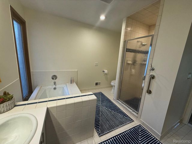 275 Pine Ridge Drive, Bloomfield Hills, MI 48304