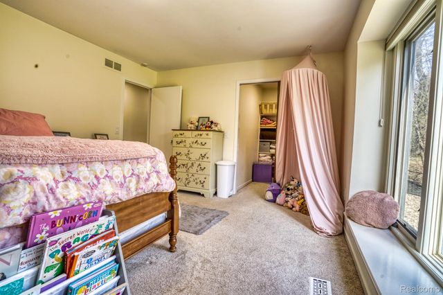275 Pine Ridge Drive, Bloomfield Hills, MI 48304