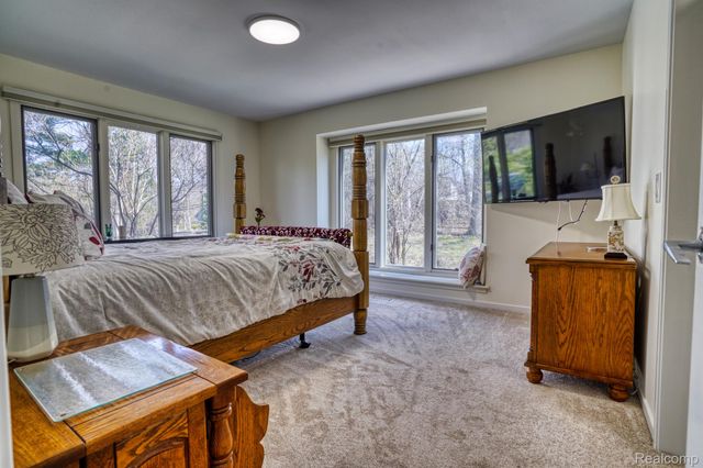 275 Pine Ridge Drive, Bloomfield Hills, MI 48304