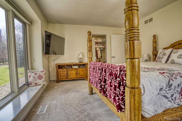 275 Pine Ridge Drive, Bloomfield Hills, MI 48304