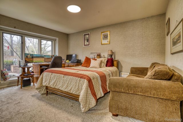 275 Pine Ridge Drive, Bloomfield Hills, MI 48304