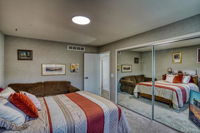 275 Pine Ridge Drive, Bloomfield Hills, MI 48304