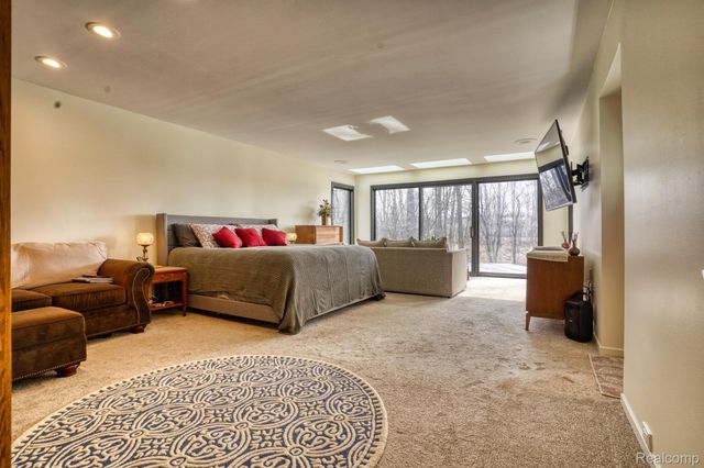275 Pine Ridge Drive, Bloomfield Hills, MI 48304