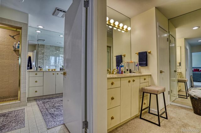 275 Pine Ridge Drive, Bloomfield Hills, MI 48304