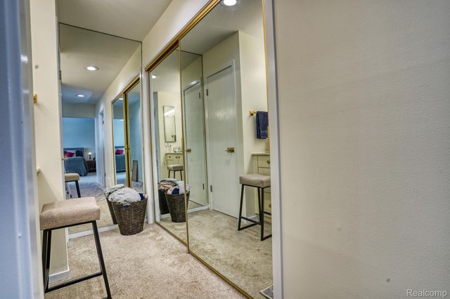 275 Pine Ridge Drive, Bloomfield Hills, MI 48304