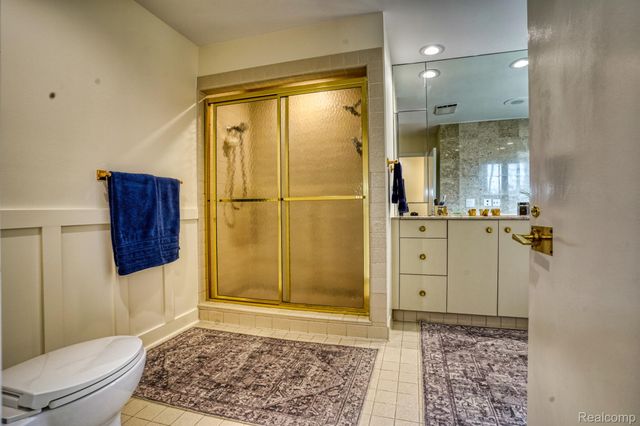 275 Pine Ridge Drive, Bloomfield Hills, MI 48304