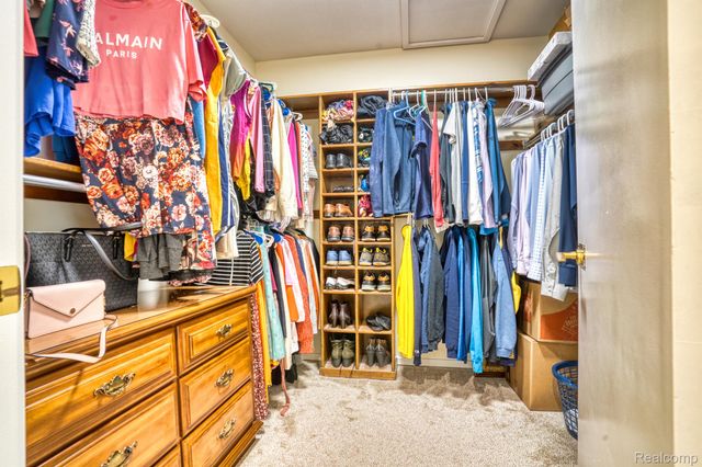 275 Pine Ridge Drive, Bloomfield Hills, MI 48304