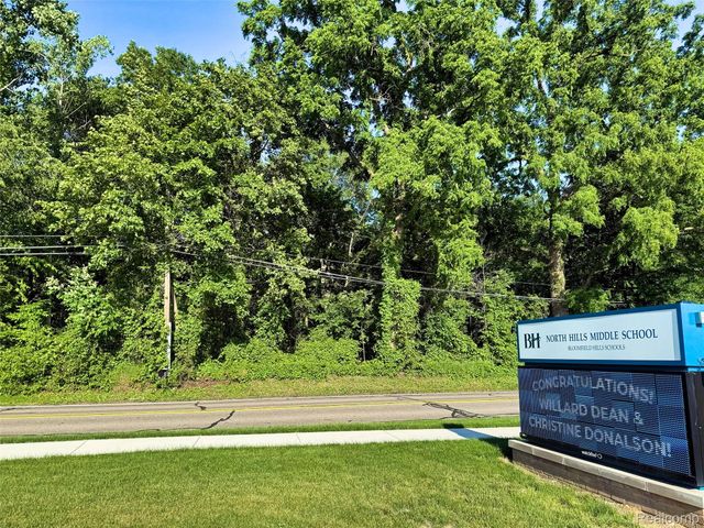 275 Pine Ridge Drive, Bloomfield Hills, MI 48304
