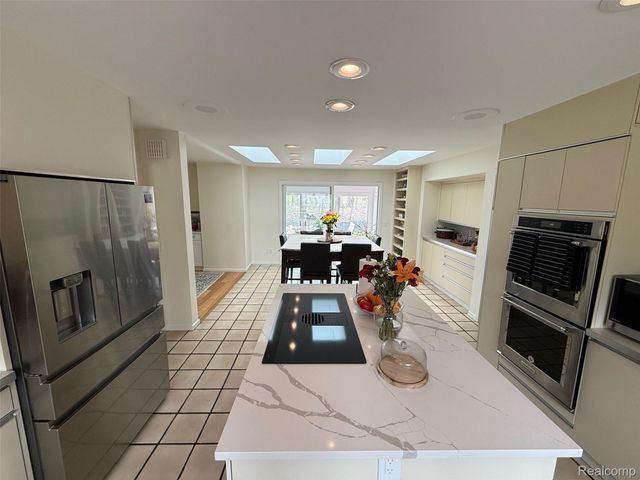 275 Pine Ridge Drive, Bloomfield Hills, MI 48304