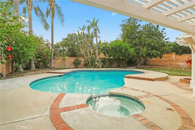 11001 Limerick Avenue, Chatsworth, CA 91311