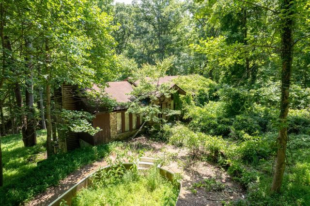 1050 Barnes Cir, Kingston Springs, TN 37082