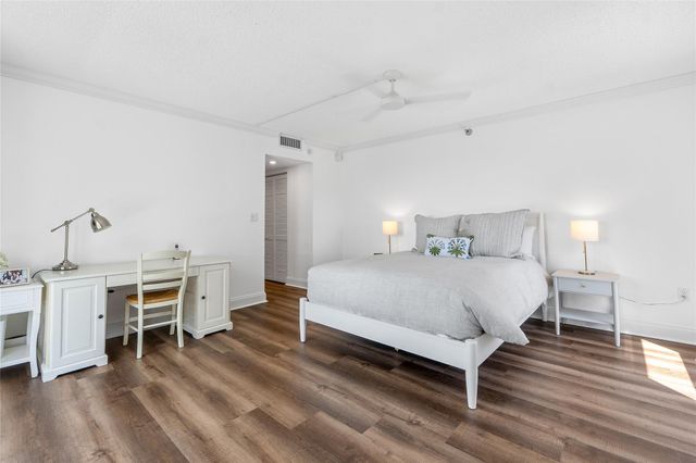 20515 E Country Club Drive 1848, Miami, FL 33180