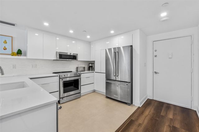 20515 E Country Club Drive 1848, Miami, FL 33180