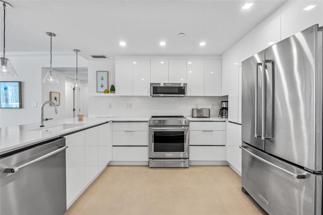 20515 E Country Club Drive 1848, Miami, FL 33180