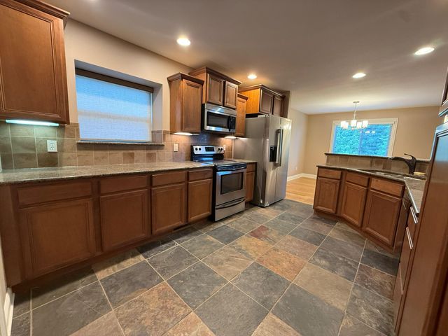 6802 STANWOOD DR, Columbia, MO 65203