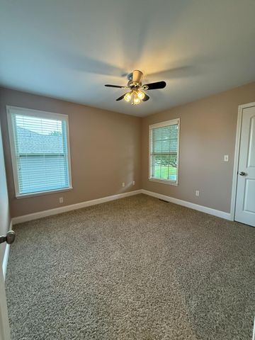 6802 STANWOOD DR, Columbia, MO 65203