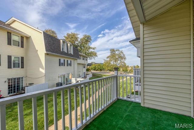 1464 Hawks Nest Court 27, St Charles, MO 63303