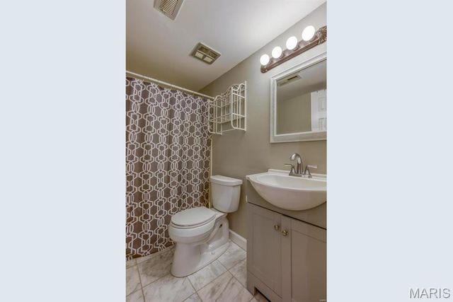 1464 Hawks Nest Court 27, St Charles, MO 63303