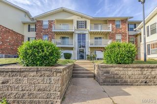 1464 Hawks Nest Court 27, St Charles, MO 63303